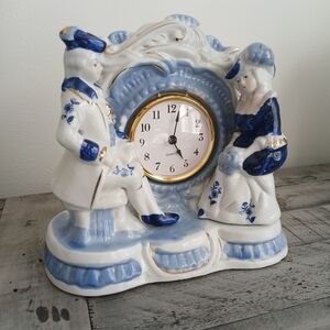 Vintage Colonial Mantle Clock